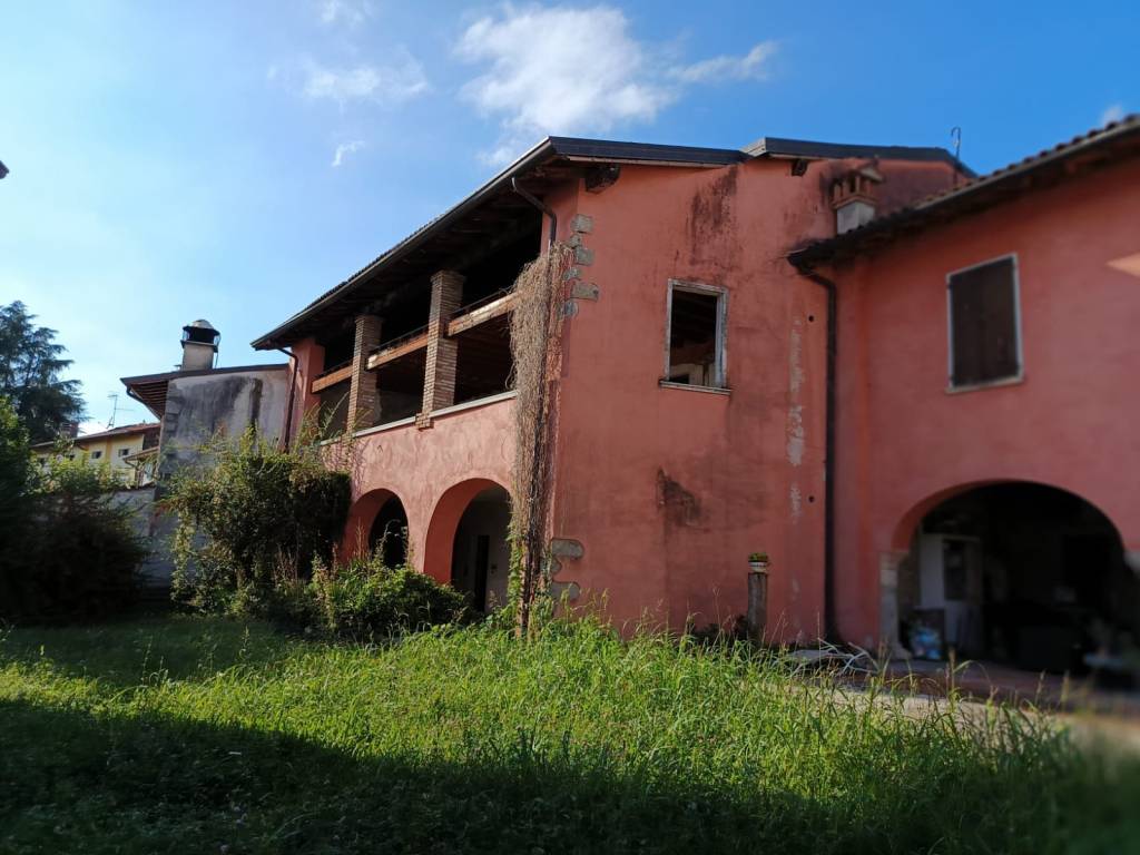 casa indipendente in vendita a Calvagese della Riviera