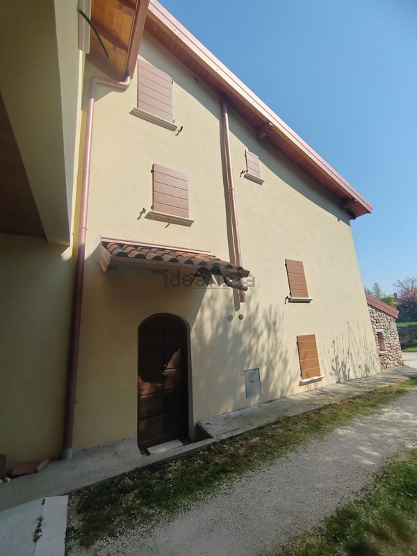 casa indipendente in vendita a Calvagese della Riviera in zona Mocasina