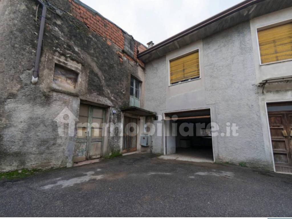 casa indipendente in vendita a Calvagese della Riviera in zona Carzago