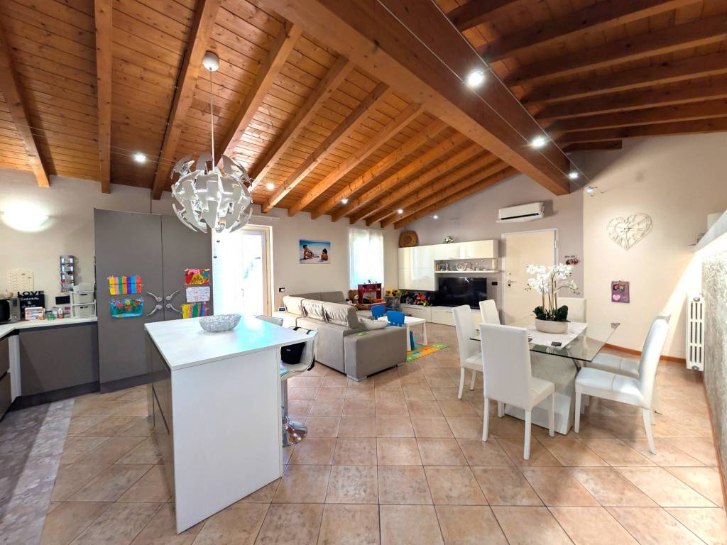 appartamento in vendita a Calvagese della Riviera in zona Carzago