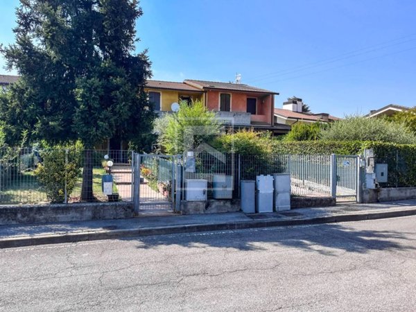 casa indipendente in vendita a Calvagese della Riviera in zona Carzago