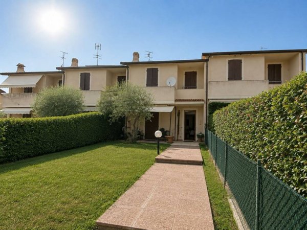 casa indipendente in vendita a Calvagese della Riviera in zona Carzago