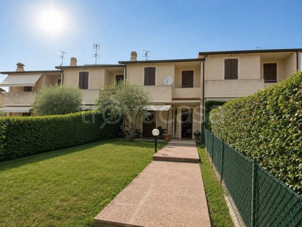 casa indipendente in vendita a Calvagese della Riviera in zona Carzago