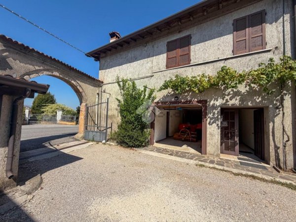 appartamento in vendita a Calvagese della Riviera in zona Carzago