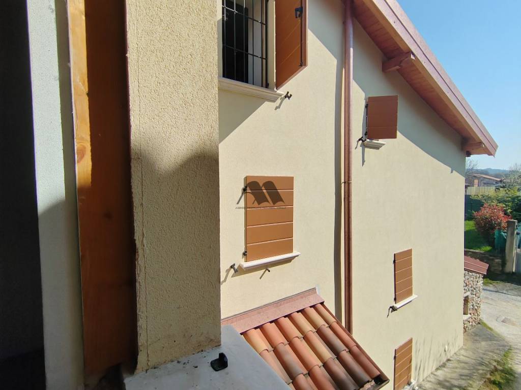 casa indipendente in vendita a Calvagese della Riviera in zona Mocasina