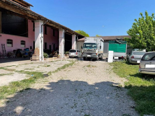 casa indipendente in vendita a Calvisano in zona Mezzane