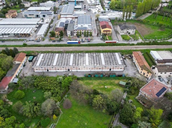 locale commerciale in vendita a Calvisano