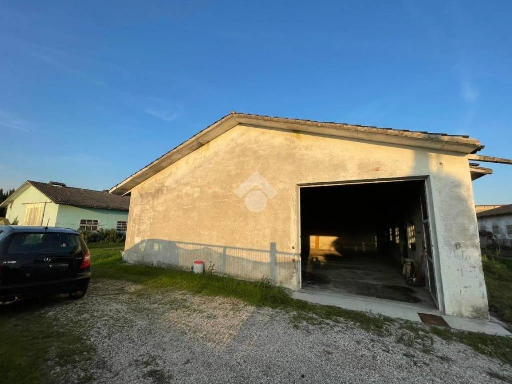 locale commerciale in vendita a Calvisano