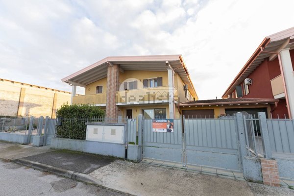 casa indipendente in vendita a Calvisano in zona Mezzane