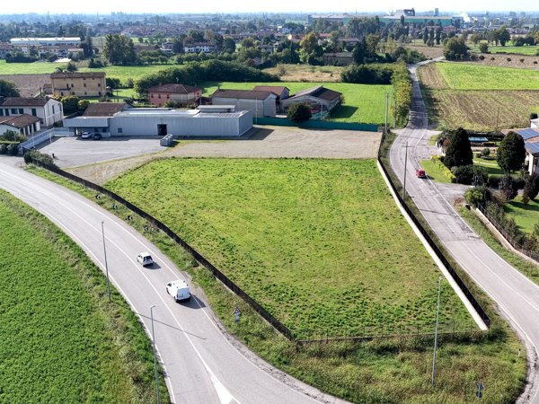 locale commerciale in vendita a Calvisano