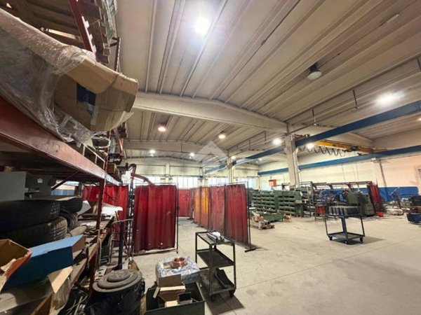 locale commerciale in vendita a Calvisano