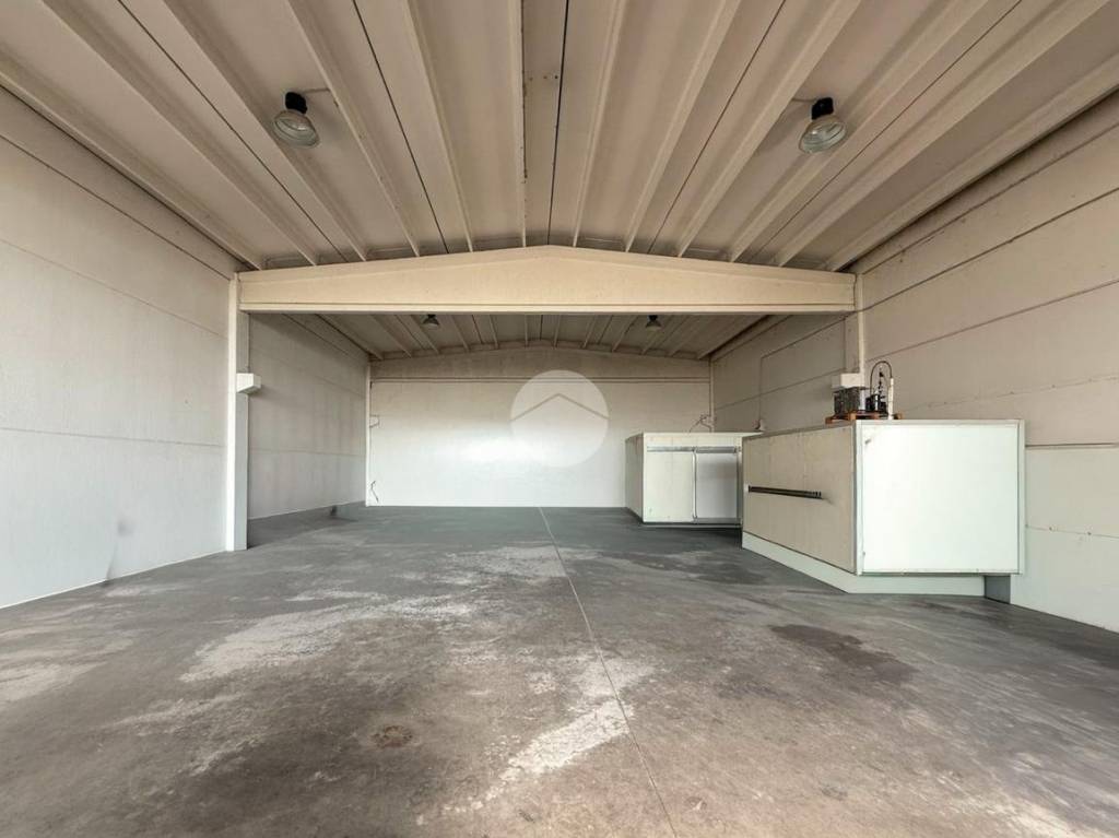 locale commerciale in vendita a Calvisano