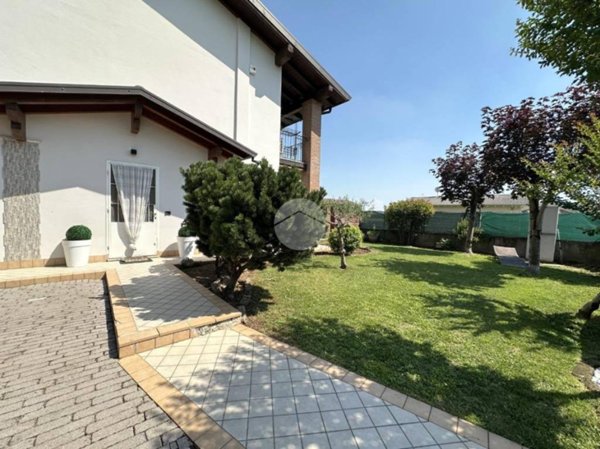casa indipendente in vendita a Calvisano in zona Mezzane