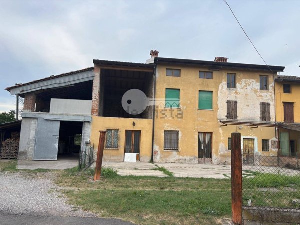 casa indipendente in vendita a Calvisano in zona Mezzane