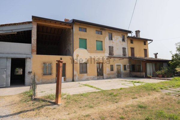casa indipendente in vendita a Calvisano in zona Mezzane