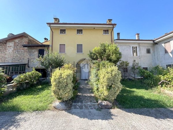 casa indipendente in vendita a Calvisano in zona Mezzane