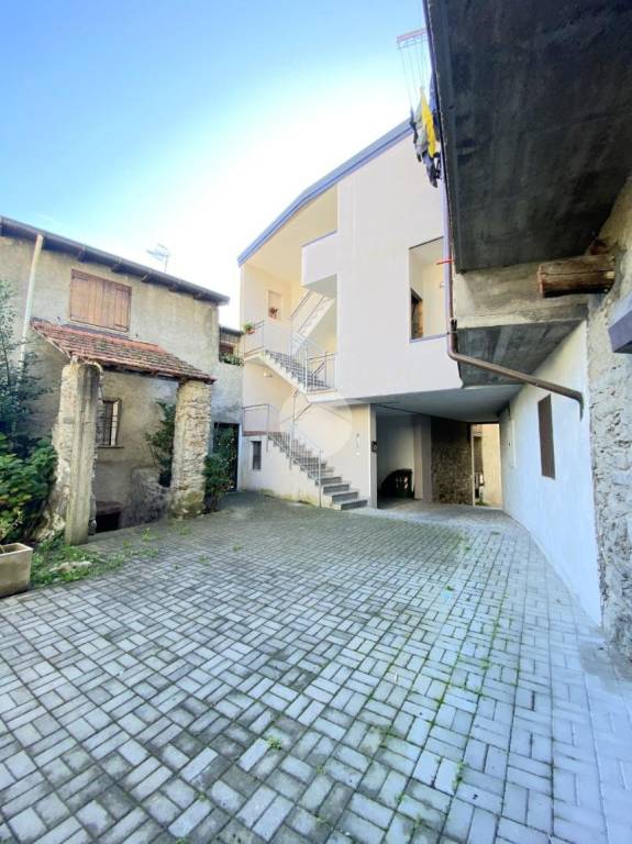 casa indipendente in vendita a Capo di Ponte in zona Cemmo