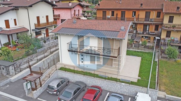 casa indipendente in vendita a Capo di Ponte
