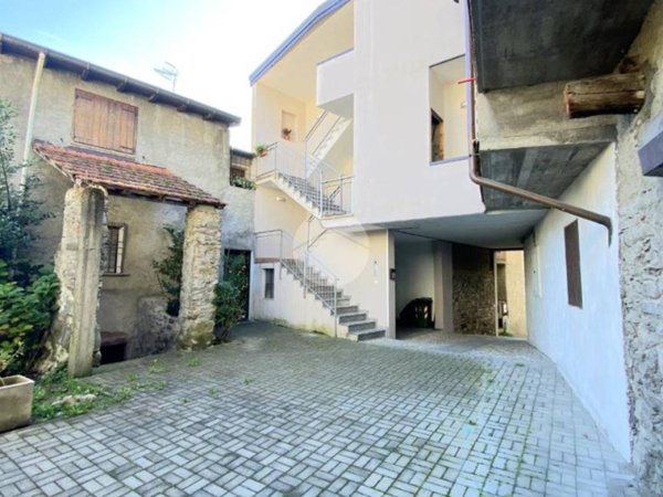 casa indipendente in vendita a Capo di Ponte in zona Cemmo