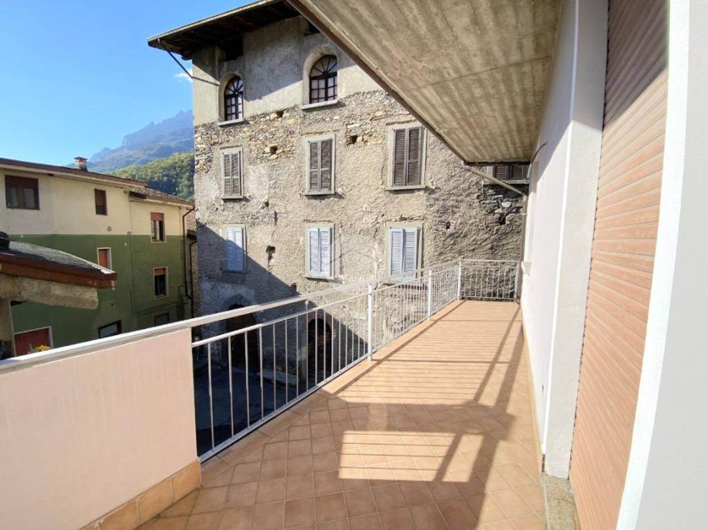 casa indipendente in vendita a Capo di Ponte in zona Cemmo