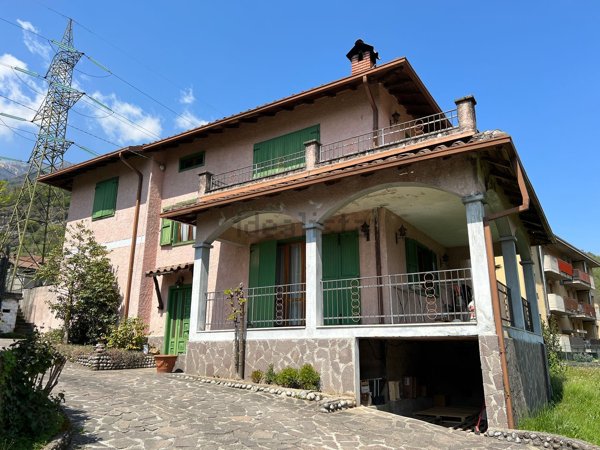 casa indipendente in vendita a Capo di Ponte in zona Cemmo
