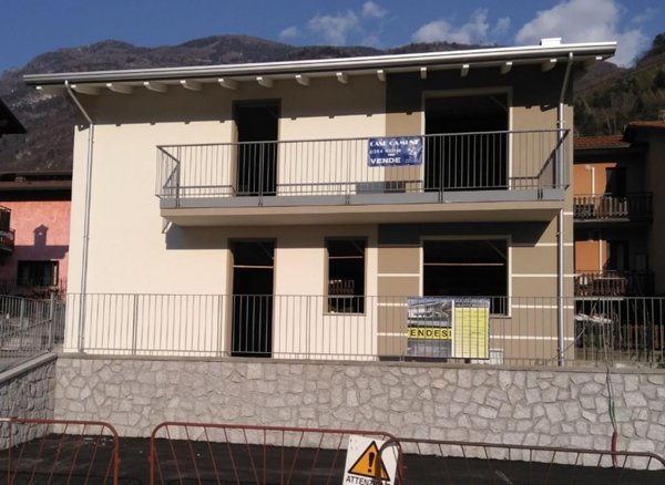 casa indipendente in vendita a Capo di Ponte