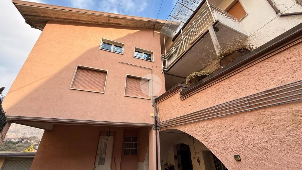 appartamento in vendita a Capo di Ponte in zona Cemmo