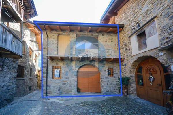 casa indipendente in vendita a Capo di Ponte in zona Pescarzo