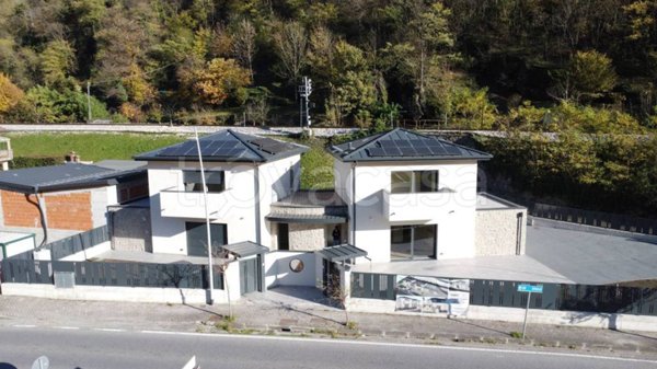 casa indipendente in vendita a Capo di Ponte