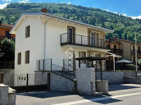 casa indipendente in vendita a Capo di Ponte