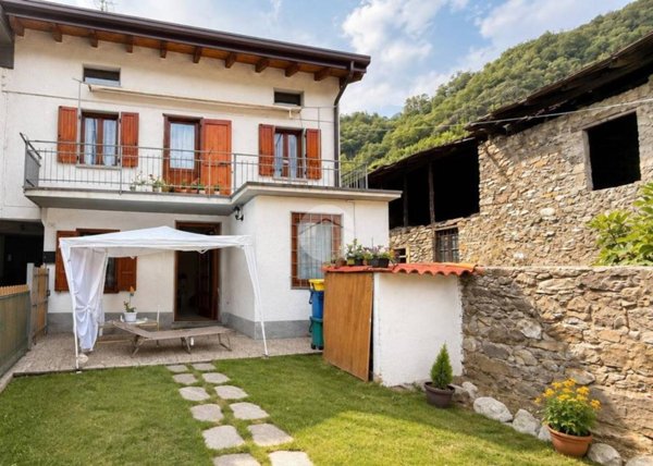 casa indipendente in vendita a Capo di Ponte in zona Cemmo