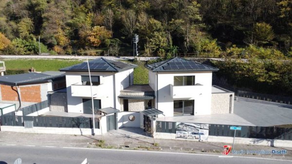 casa indipendente in vendita a Capo di Ponte