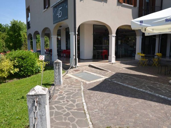 negozio in vendita a Capriano del Colle