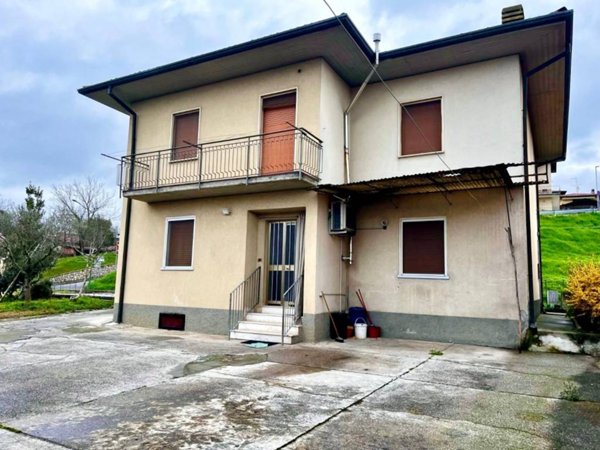 casa indipendente in vendita a Capriano del Colle