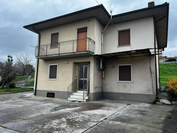 casa indipendente in vendita a Capriano del Colle