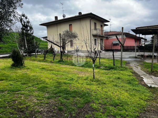 esavano in vendita a Capriano del Colle