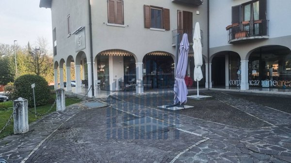 negozio in vendita a Capriano del Colle