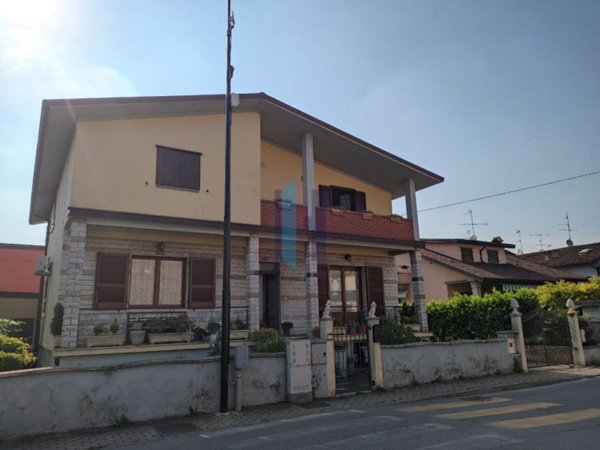 casa indipendente in vendita a Capriano del Colle