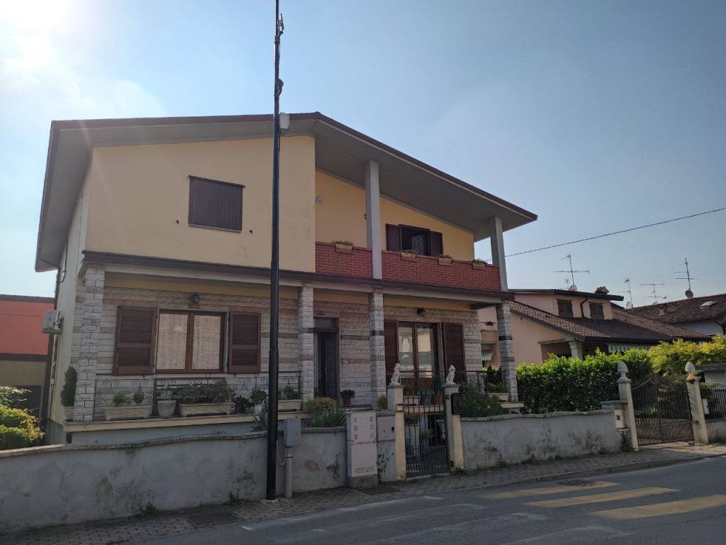 casa indipendente in vendita a Capriano del Colle
