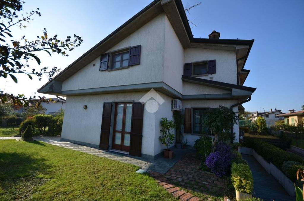 casa indipendente in vendita a Capriano del Colle