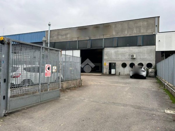 locale commerciale in vendita a Capriano del Colle