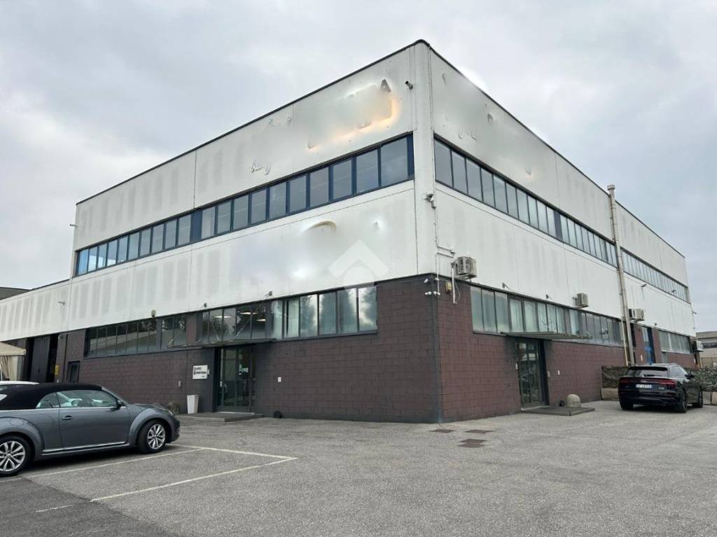 locale commerciale in vendita a Capriano del Colle