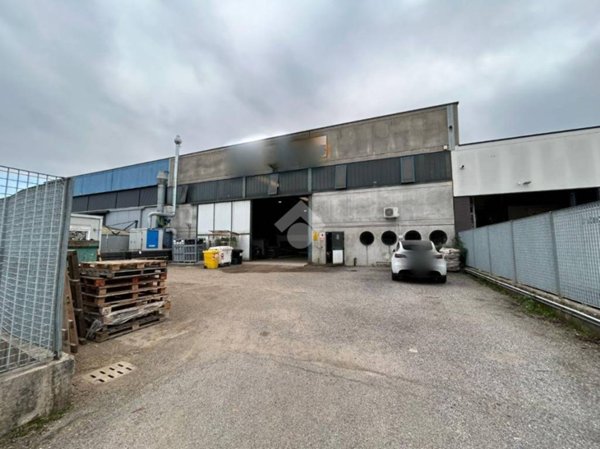 capannone in vendita a Capriano del Colle