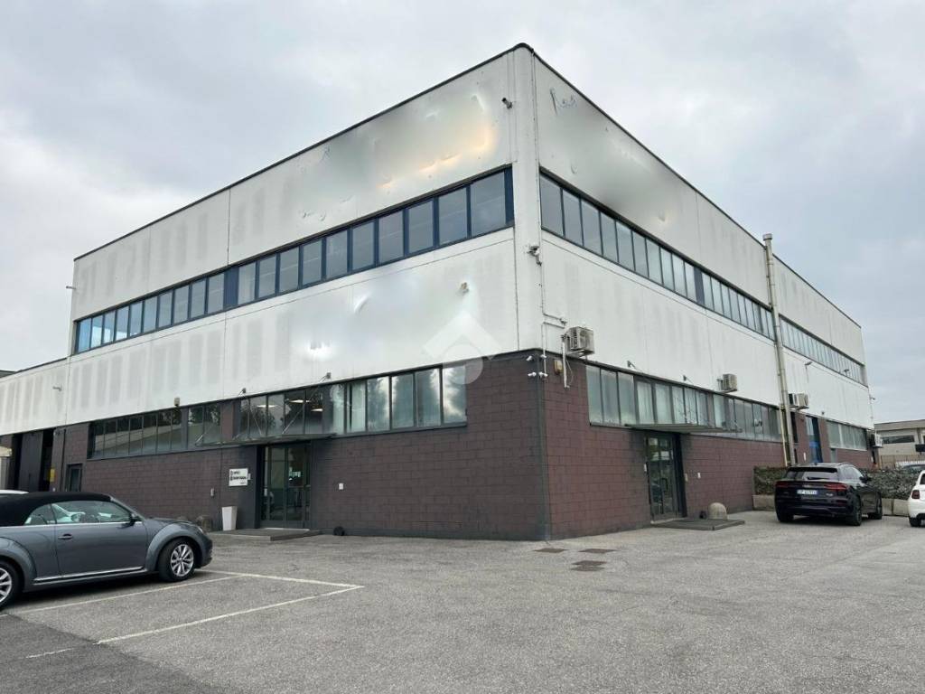 capannone in vendita a Capriano del Colle