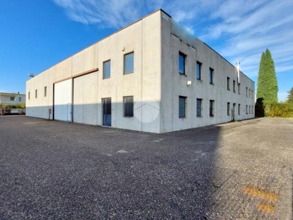 locale commerciale in vendita a Capriano del Colle