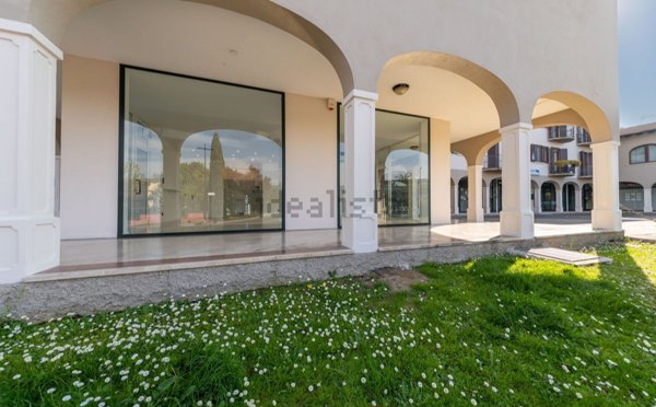 locale commerciale in vendita a Capriano del Colle