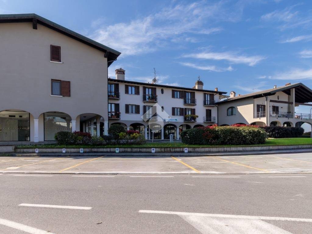 negozio in vendita a Capriano del Colle