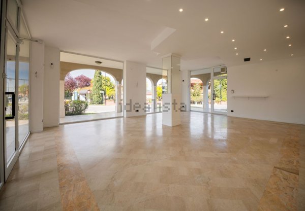 locale commerciale in vendita a Capriano del Colle