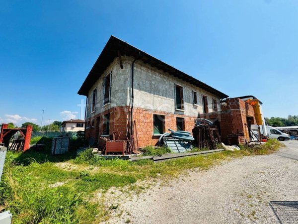 locale commerciale in vendita a Capriano del Colle