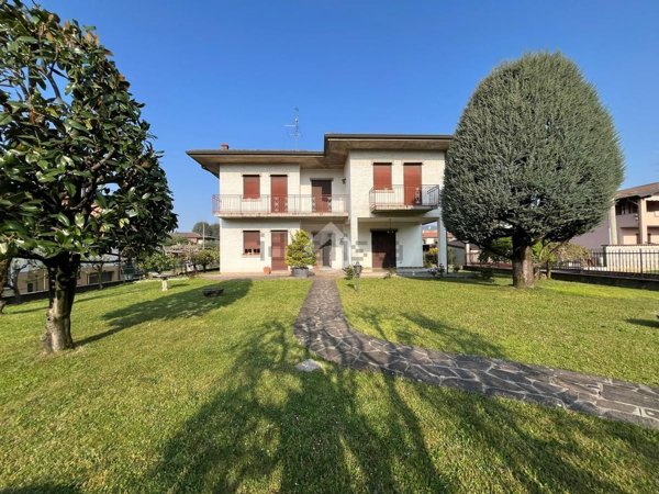 casa indipendente in vendita a Capriolo
